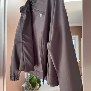 Lululemon light windbreaker type jacket.